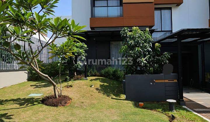 Rumah Semi Hoek di Cluster Mozart Summarecon Serpong 1