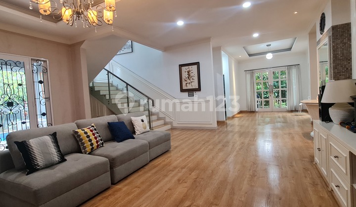 Hoek House BSD Luxury Independent Building, Has Private Pool