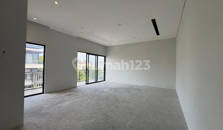 Rumah Baru, Bangunan Mandiri Di Greenwich 2