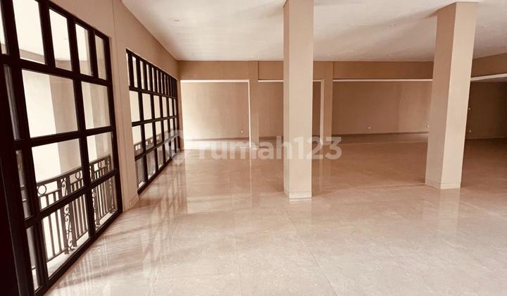 Sell Luxurious 3-Storey Strategic Building in Dago, Bandung City