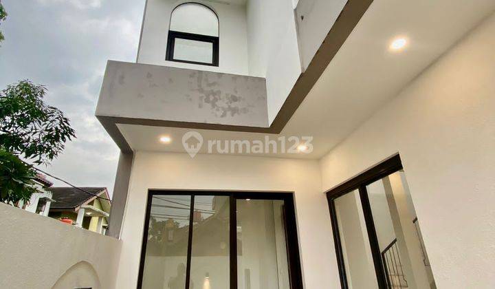 Rumah Cantik 2 lantai strategis di Komp.Area Antapani Bandung 1