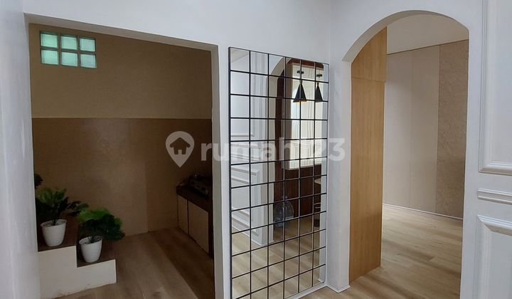 New 3-Story Furnished House in Sayap Sriwijaya, Central Bandung 2