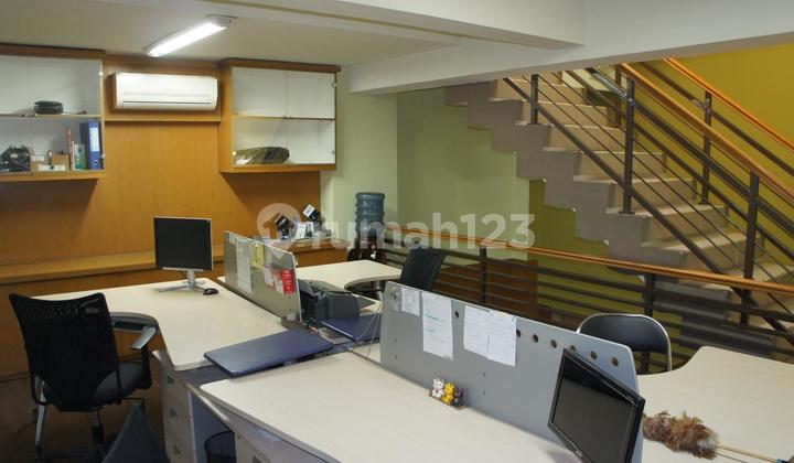 Sewa Ruang Usaha / Kantor di Sayap Braga Bandung Tengah Kota