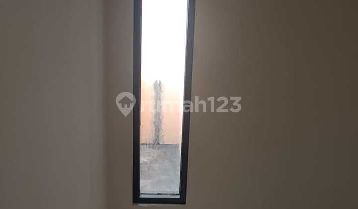 Jual Rumah Baru 2 Lantai Minimalis di Belakang Setraduta Regency  2