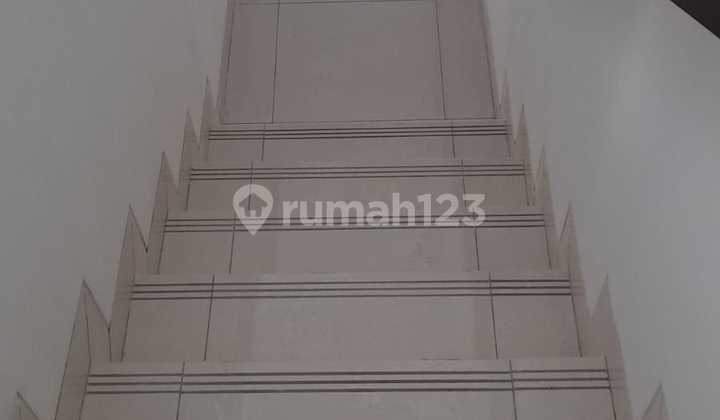For Rent/Sale Newly Renovated 3-Story Shop House in Magna Terrace Summarecon Bandung For Rent/Sale Newly Renovated 3-Story Shop House in Magna Terrace Summarecon Bandung