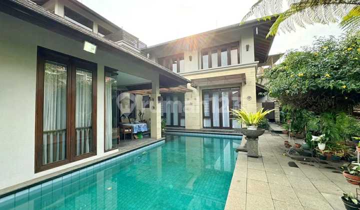 Jual Rumah Mewah 3 Lantai +SWIMMPOOL di Gegerkalong Bandung 