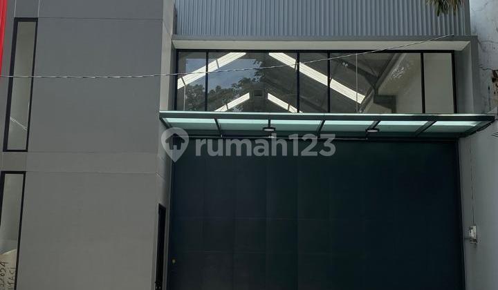 For Sale / Rent Clean Commercial Space on Ciateul Main Road, Bandung City For Sale / Rent Clean Commercial Space on Ciateul Main Road, Bandung City