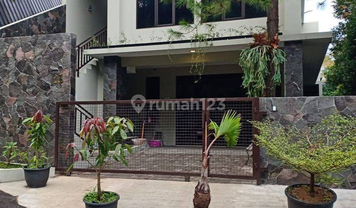 Rumah Modern Asri 2Lantai di Komplek Ciwaruga Gegerkalong Bandung 1