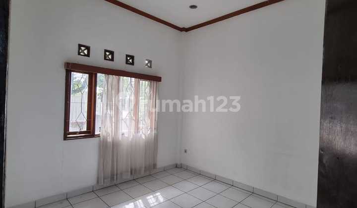 Sewa Rumah Besar Nyaman Asri di Gegerkalong Hilir Bandung Utara 2