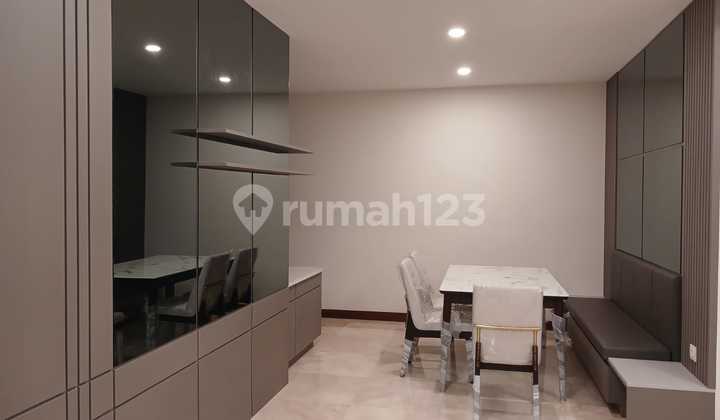 Apartemen Lux Private lift 3 BR Furnish Hegarmanah Residence 