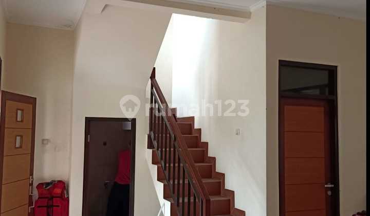 Jual Sewa Rumah Murah 2 Lantai  di cipamokolan Riung Bandung 