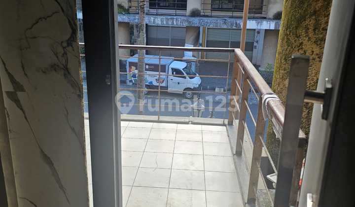 Disewakan Ruko Dengan Rooftop Fully Furnished 1