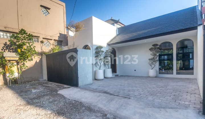 Dijual Villa Baru Lokasi Strategis Furnished Jimbaran Bali