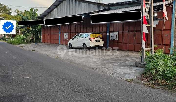 For Sale: Warehouse + Shop House Ex Car Showroom, East Imogiri Road Km 7 Side For Sale: Warehouse + Shop House Ex Car Showroom, East Imogiri Road Km 7 Side