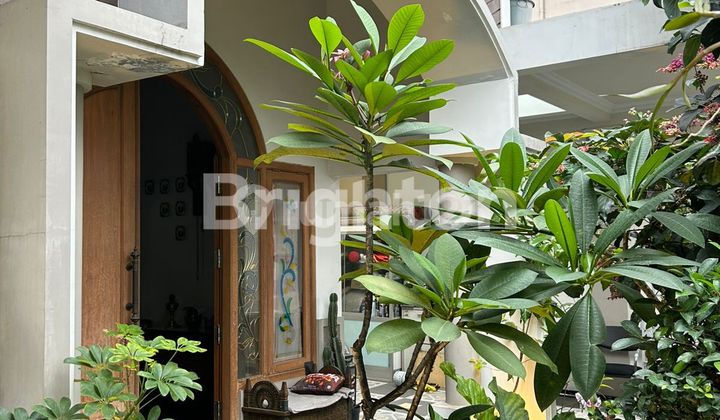 Rumah Elegan Modern Klasik di Sengkaling Malang