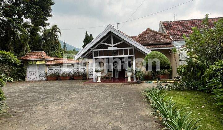 Rumah Villa Luas Terawat Bergaya Klasik Nol Jalan Propinsi Kota Batu 1