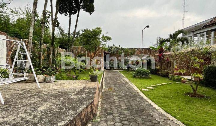 Rumah Villa Luas Terawat Bergaya Klasik Nol Jalan Propinsi Kota Batu 2