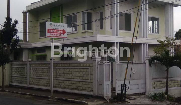 Rumah Hook 2 Lantai Poros Jalan Raya Arah Batu - Pujon 1