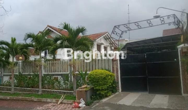 Rumah 2 Lantai Full Furnished Yang Luas di Pusat Kota Batu 1