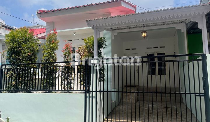 Rumah 1 Lantai Full Furnished Hanya Jalan Kaki ke Alun - Alun Kota Batu 1