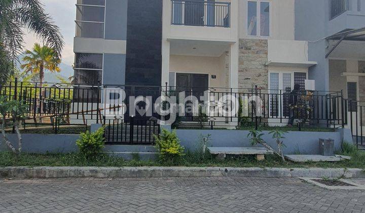 Rumah 2 lt full furnished di pusat kota Batu 1