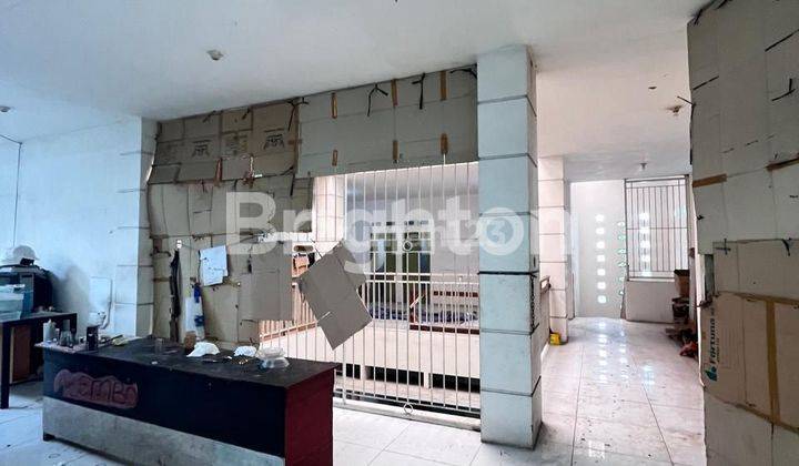 Ruko 3 Lantai Lebar 12m Jalan Kaki ke Alun Alun Kota Batu 1