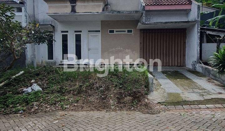 Rumah 2 lantai murah dikawasan perumahan elit kota Batu 1