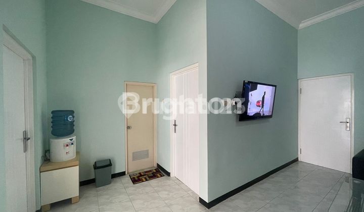 Rumah 1 Lantai Full Furnished Hanya Jalan Kaki ke Alun - Alun Kota Batu 2