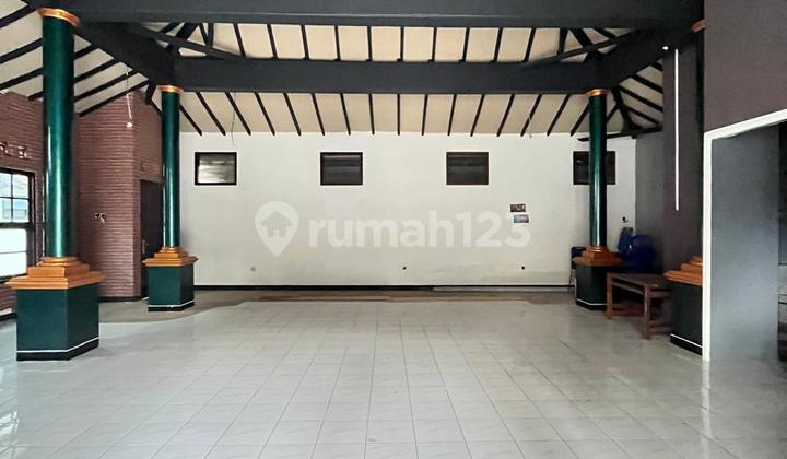 Apik Commercial House in Batu City Center Area 2