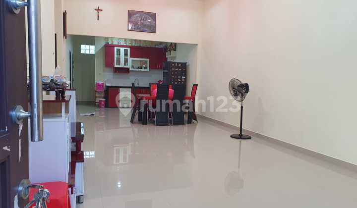 Disewa Rumah Cakep Bonus Perabotan Dengan Harga Terjangkau di Jl.paris 2 Pontianak,kalimantan Barat qt 01  3