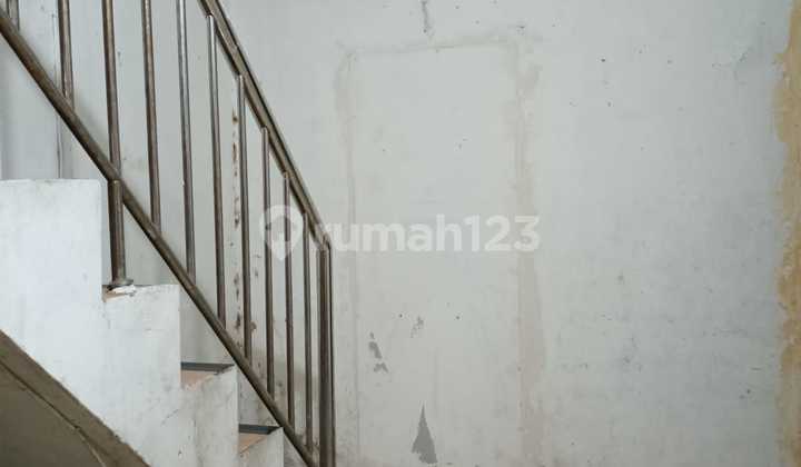 Quick Sale House with 2 Car Access in Setiabudi, South Jakarta 2