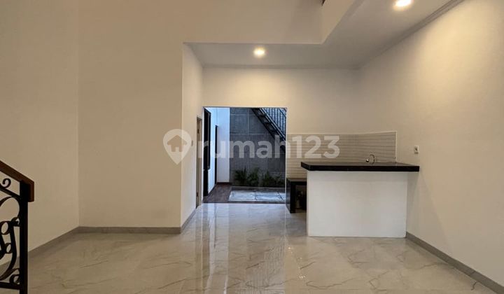 Rumah Bagus Dalam Komplek Dekat Akses Toll Jatiwaringin 2