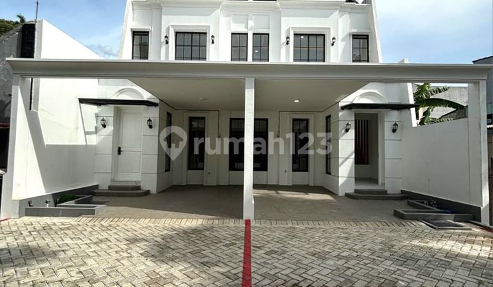 Luxurious Ready-to-Occupy House in Cempaka Putih, Jakarta