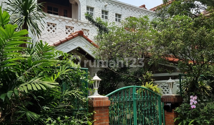 Quick Sale Secondary House in Kemang Area, South Jakarta