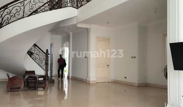 Beautiful Non-Complex Residential House in Otista, Jakarta 2