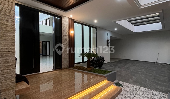 New Modern Design House in a Complex in Kebayoran Baru Jakarta 2