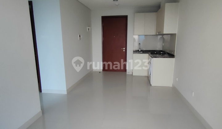 Selling at a Loss! Hot Item!!! 3-Bedroom Apartment at Puri Mansion, Price Below Market Selling at a Loss! Hot Item!!! 3-Bedroom Apartment at Puri Mansion, Price Below Market