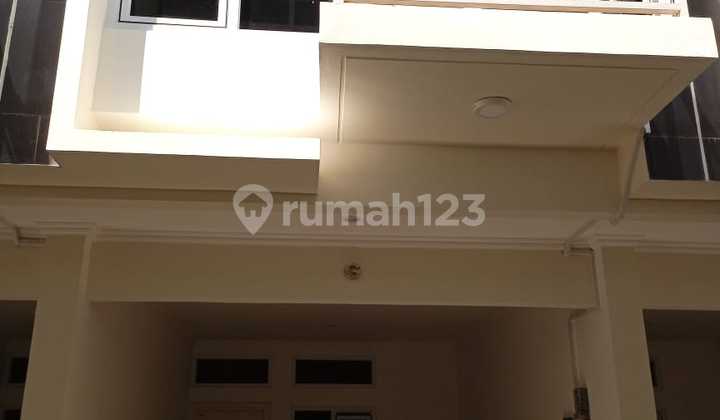Rumah cantik  dijakarta timur cipinang 1