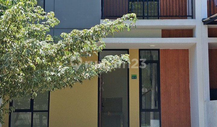 Luxury Ready-to-Occupy House, Adjacent to BSD, Steps Away from Cisauk Station Tangerang 2