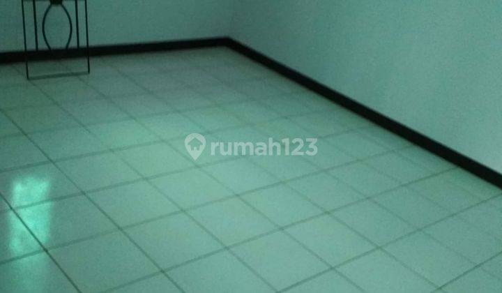 Rumah pinggir jalan utama  7