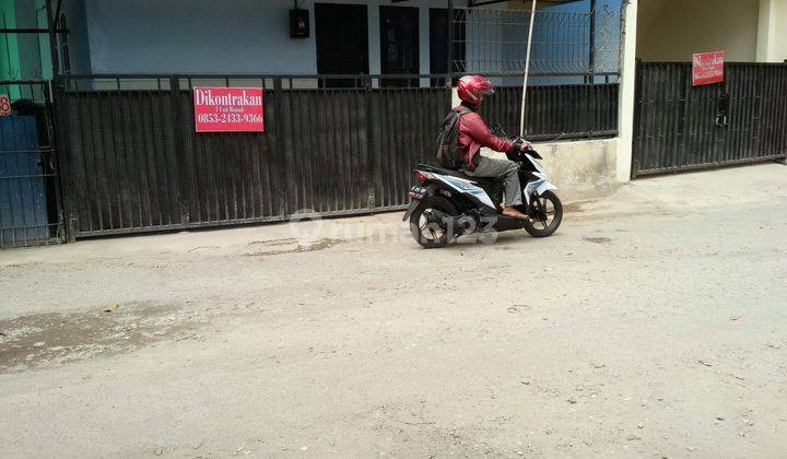 Rumah pinggir jalan utama masuk mobil ada carport nya 2