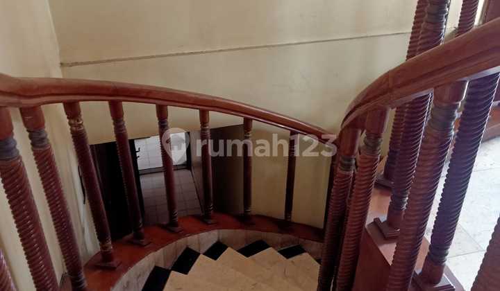 Di sewakan rumah pinggir jalan bisa untuk kantor atau rumah keluarga besar di kawasan Tebet, Jaksel Di sewakan rumah pinggir jalan bisa untuk kantor atau rumah keluarga besar di kawasan Tebet, Jaksel