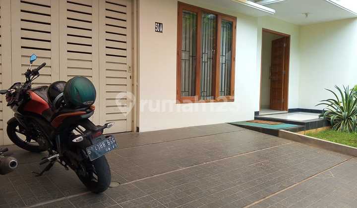 House for Rent in West Pejaten Area, Suitable for Office, 2-Car Driveway 2