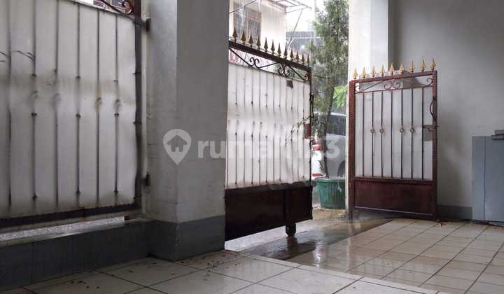 For Rent House in Pasar Minggu Complex, suitable for Office use. 2