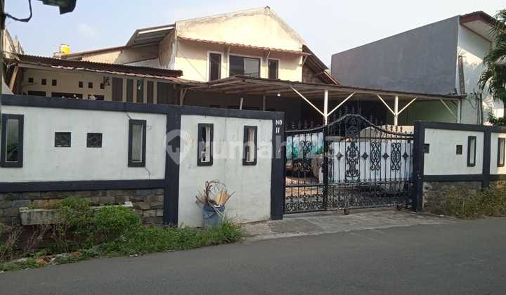 Dijual Rumah dengan Halaman Luas di Bintara Bekasi Barat