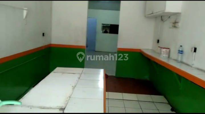 Disewakan Kios Strategis di Tepi Jalan Salemba Raya, Jakarta Pusat 2