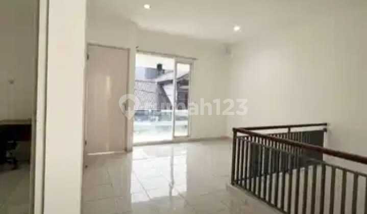 Di sewa Rumah di Tebet Jakarta Selatan jalan 2 mobil, Bisa utk rumah tinggal atau kantor 2