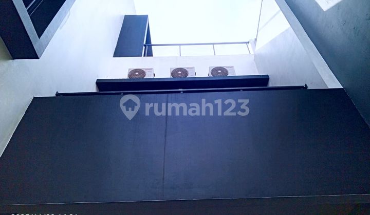 Disewakan Rumah 3 Lantai + Rooftop  Kawasan  Psr Minggu Jak-sel