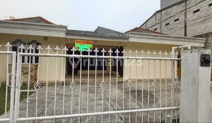 For Rent Spacious House in West Pejaten Area