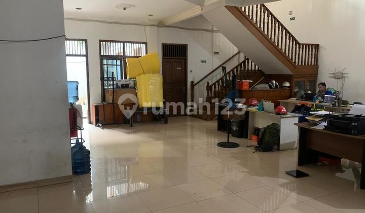 Rumah luas siap huni disewakan di mainroad Rawamangun Rumah luas siap huni disewakan di mainroad Rawamangun